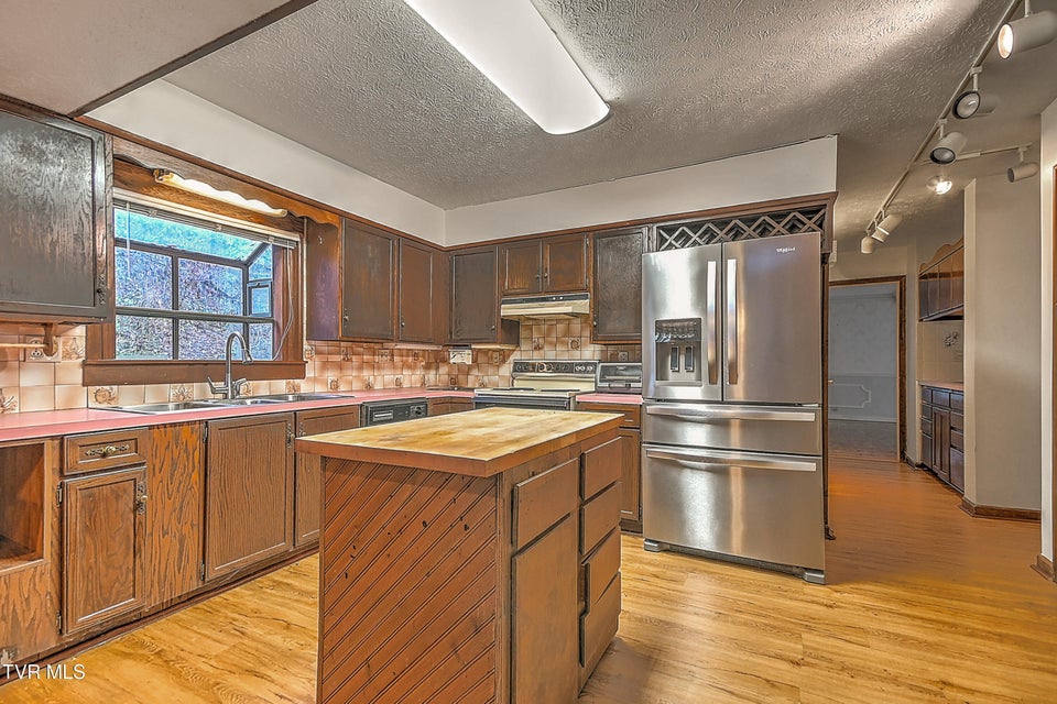 Photo #20: 1237 Radcliffe Avenue