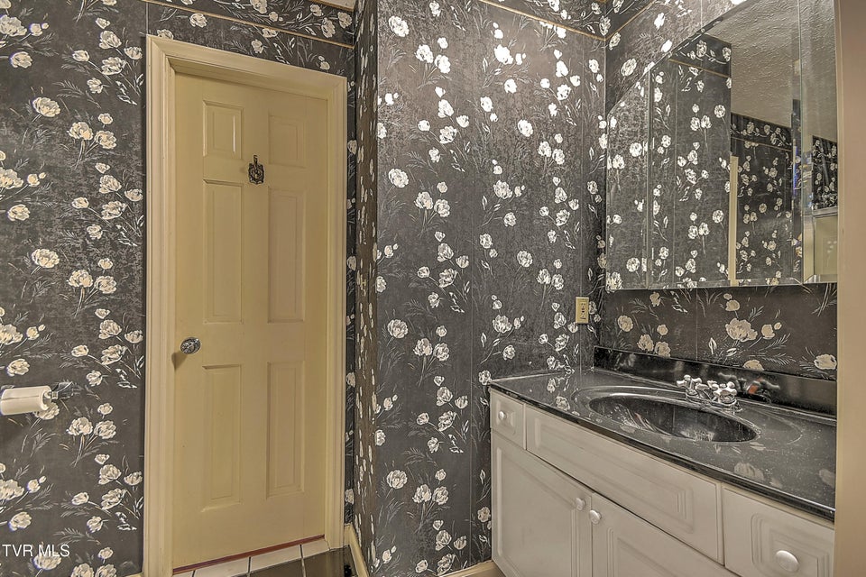 Photo #35: 1237 Radcliffe Avenue