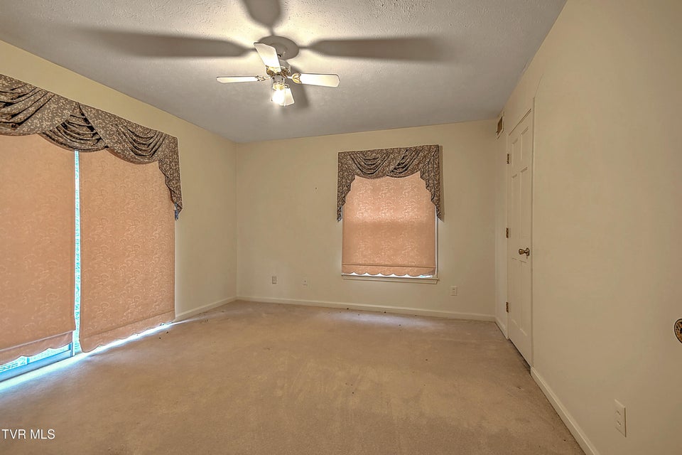 Photo #36: 1237 Radcliffe Avenue