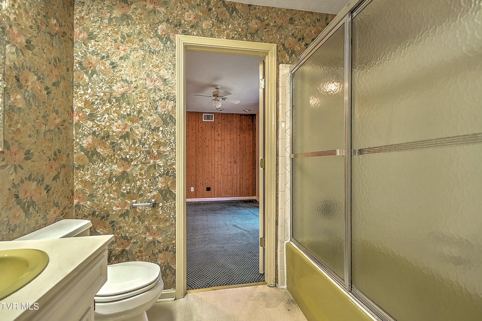 Photo #38: 1237 Radcliffe Avenue