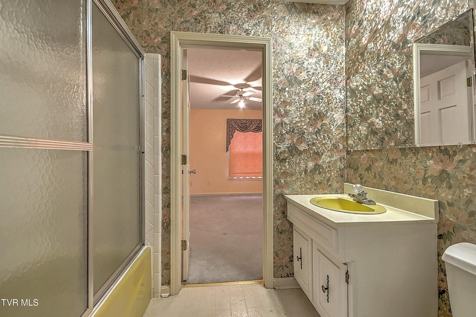 Photo #39: 1237 Radcliffe Avenue