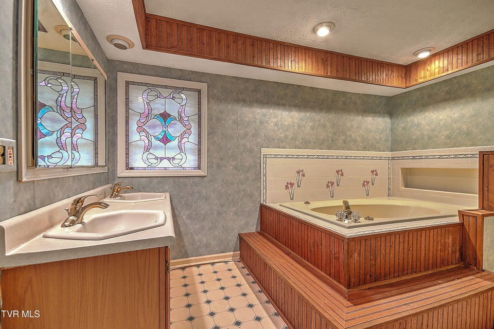 Photo #46: 1237 Radcliffe Avenue