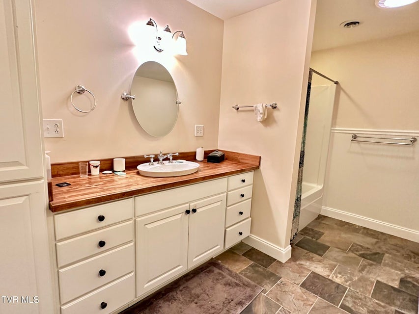 Photo #33: 2562 Liberty Road