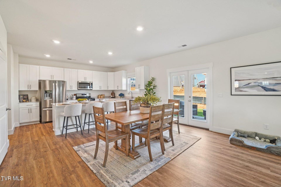 Photo #2: 232 Artist Avenue 