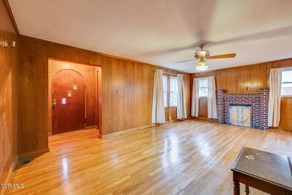 Photo #5: 1524 Fairview Avenue