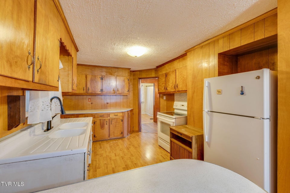 Photo #10: 1524 Fairview Avenue