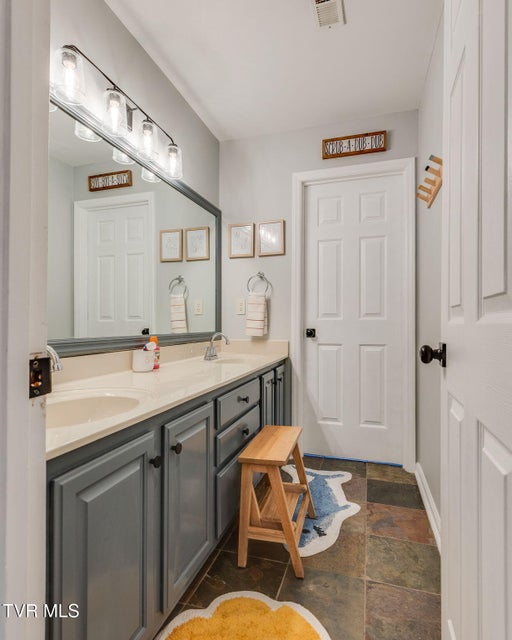 Photo #29: 4021 Lakota Place