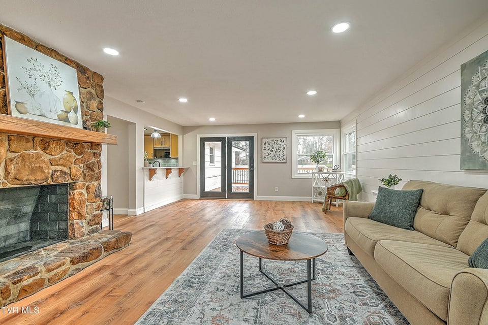 Photo #4: 405 Meadow Lane