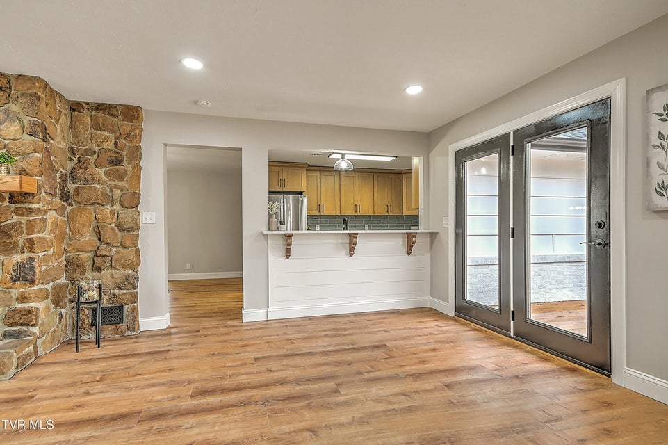 Photo #7: 405 Meadow Lane