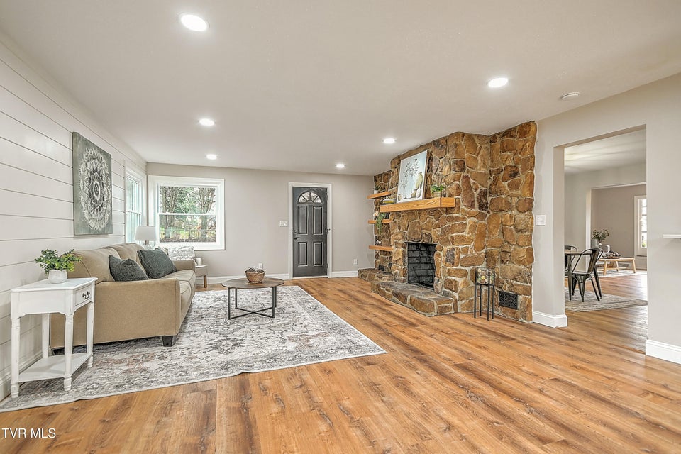 Photo #8: 405 Meadow Lane