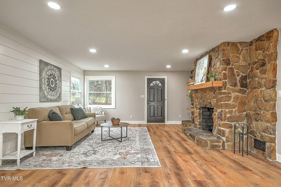 Photo #9: 405 Meadow Lane