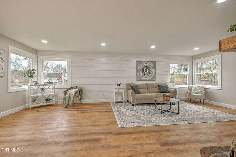 Photo #11: 405 Meadow Lane