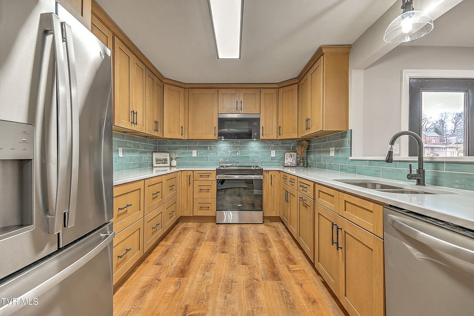 Photo #12: 405 Meadow Lane