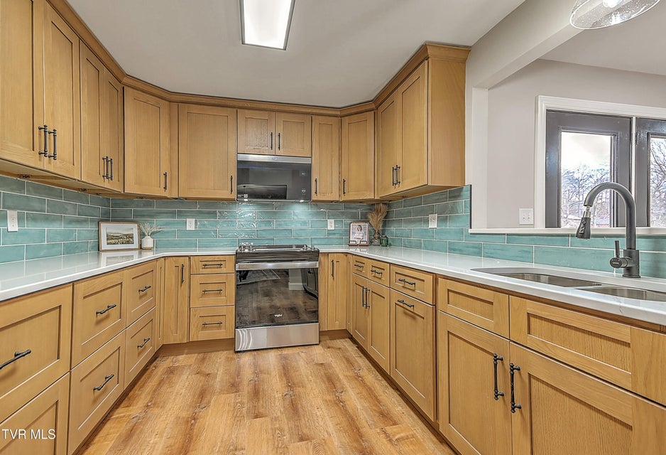 Photo #14: 405 Meadow Lane