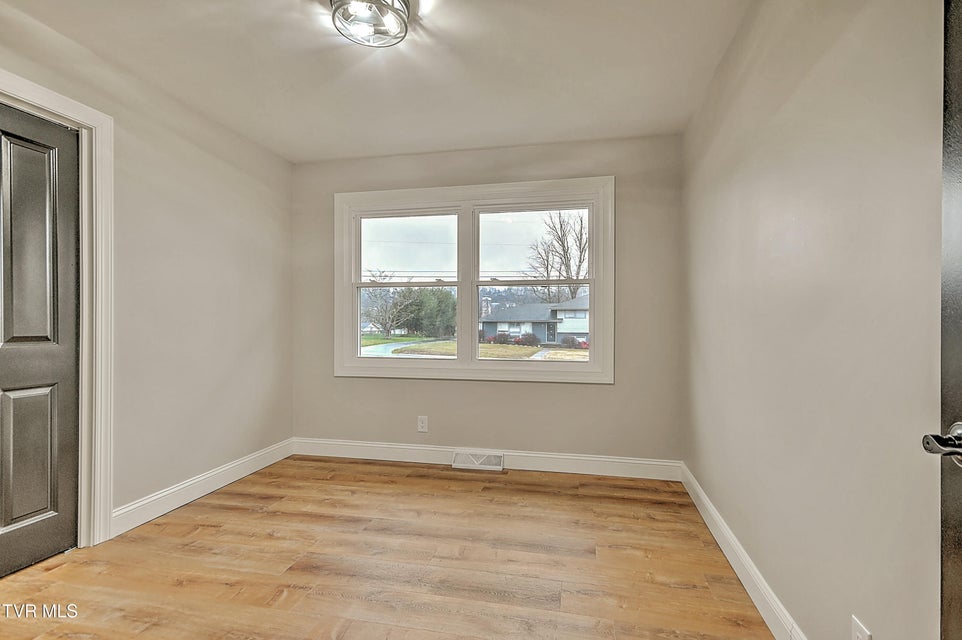 Photo #25: 405 Meadow Lane