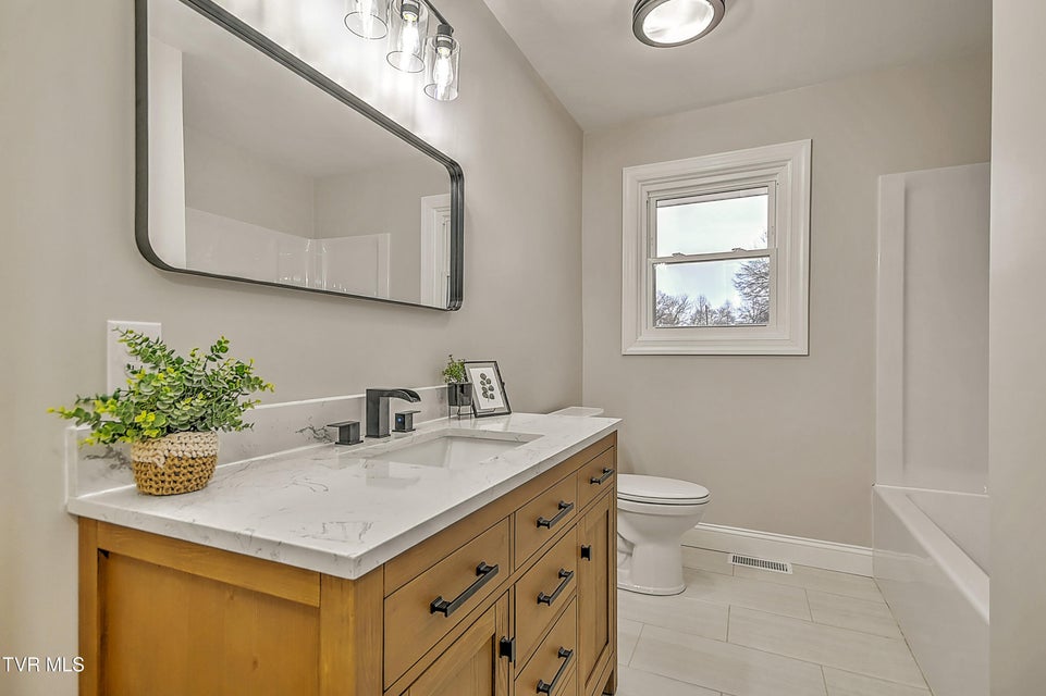 Photo #27: 405 Meadow Lane