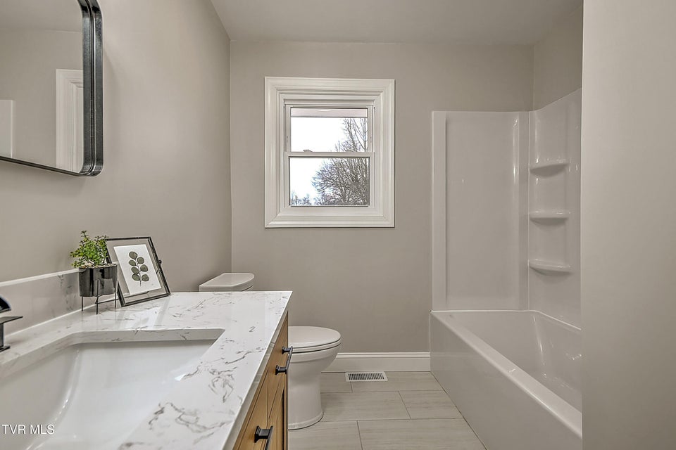 Photo #28: 405 Meadow Lane