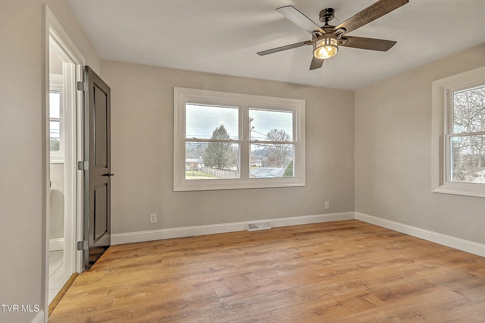 Photo #32: 405 Meadow Lane