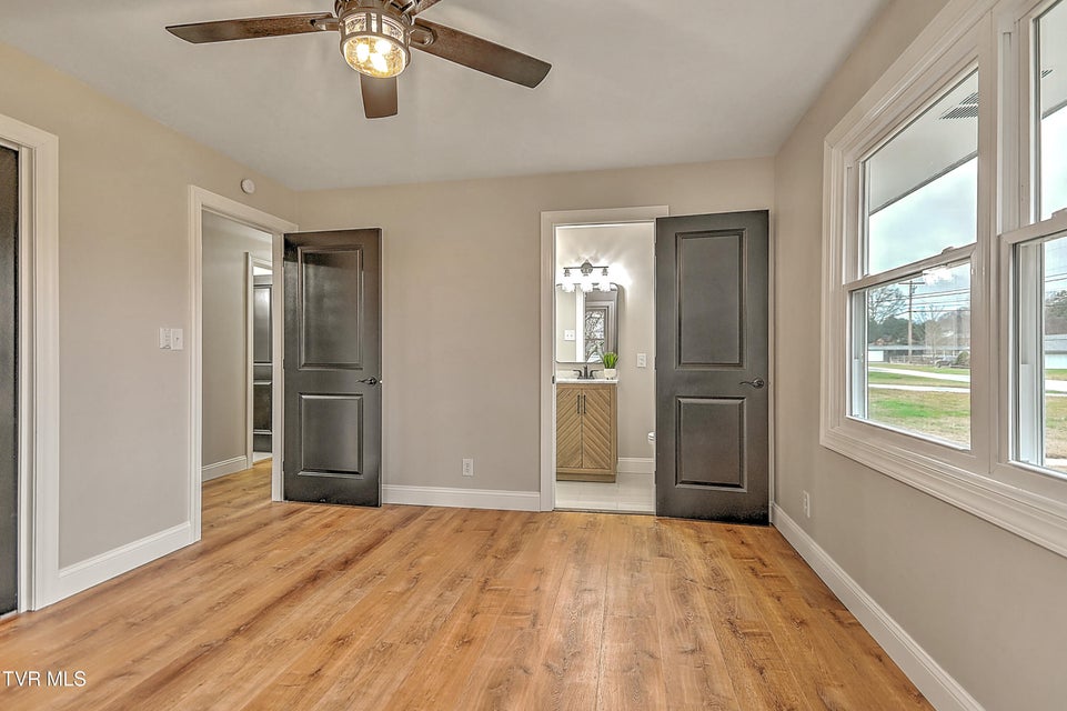 Photo #33: 405 Meadow Lane