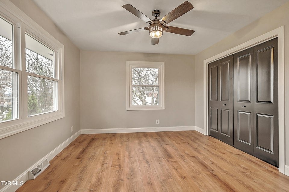 Photo #34: 405 Meadow Lane