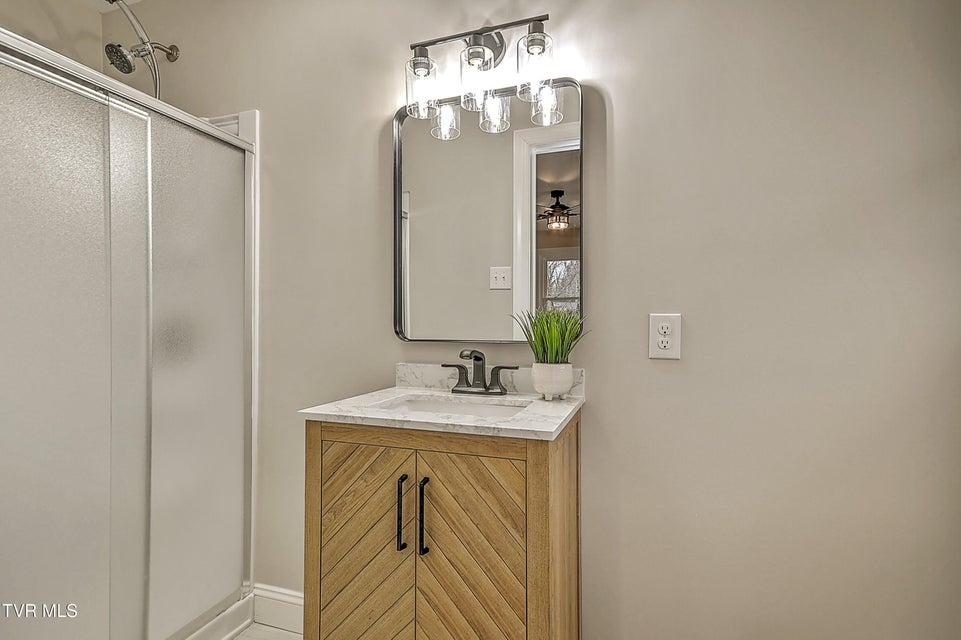 Photo #35: 405 Meadow Lane