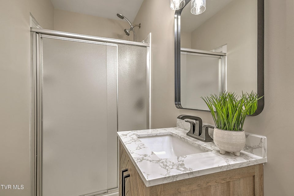 Photo #36: 405 Meadow Lane