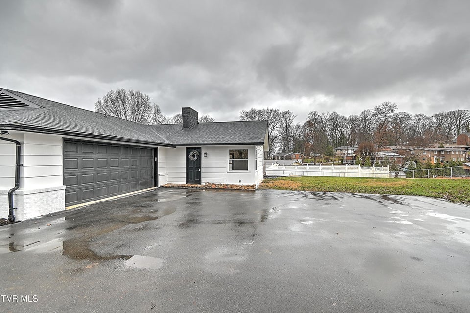 Photo #46: 405 Meadow Lane