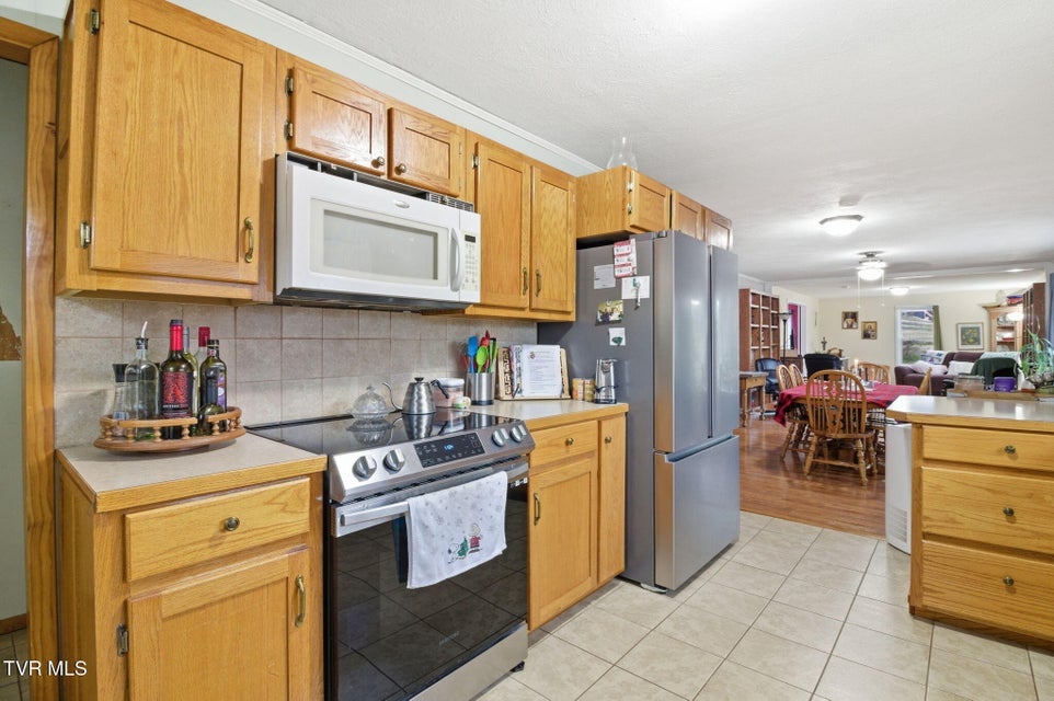 Photo #13: 30 Deerfoot Lane