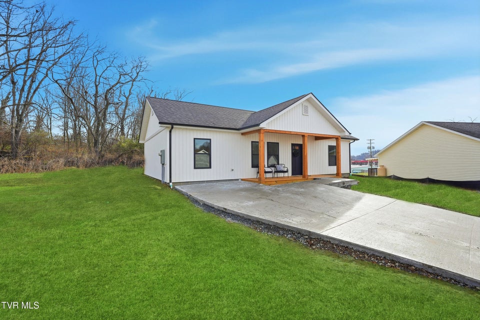 Photo #3: 417 Elbert Way