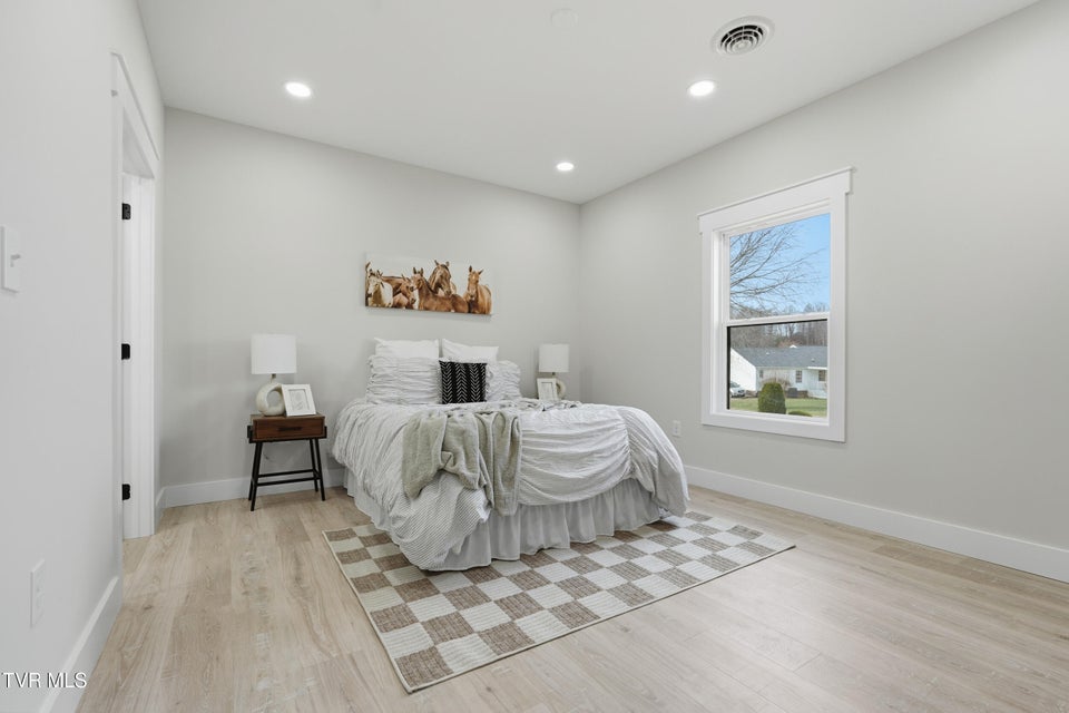 Photo #18: 417 Elbert Way