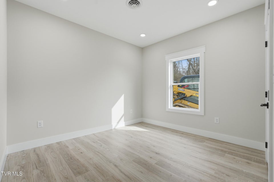 Photo #25: 417 Elbert Way