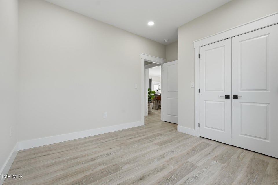 Photo #28: 417 Elbert Way