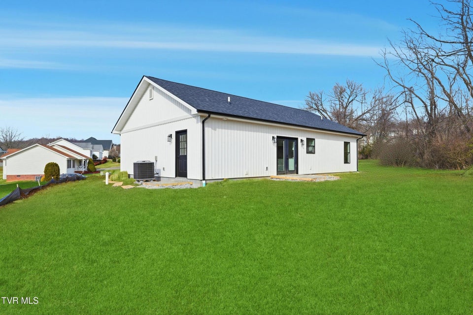 Photo #31: 417 Elbert Way