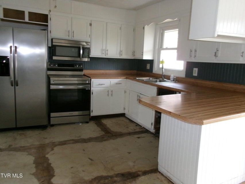 Photo #6: 107 Ripley Street