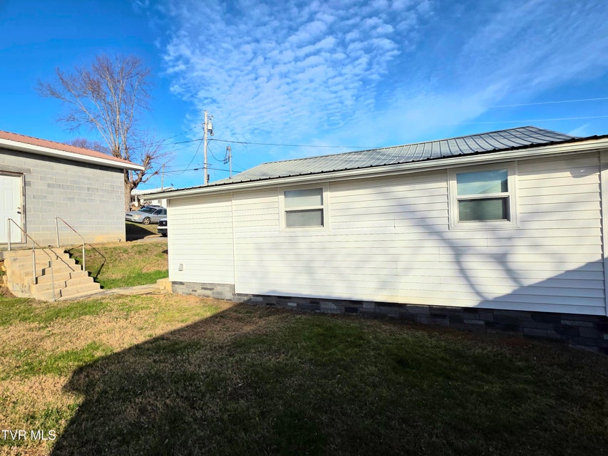 Photo #16: 213 Front Street