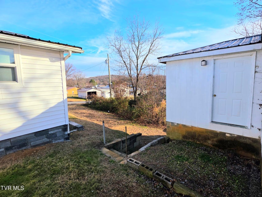 Photo #17: 213 Front Street