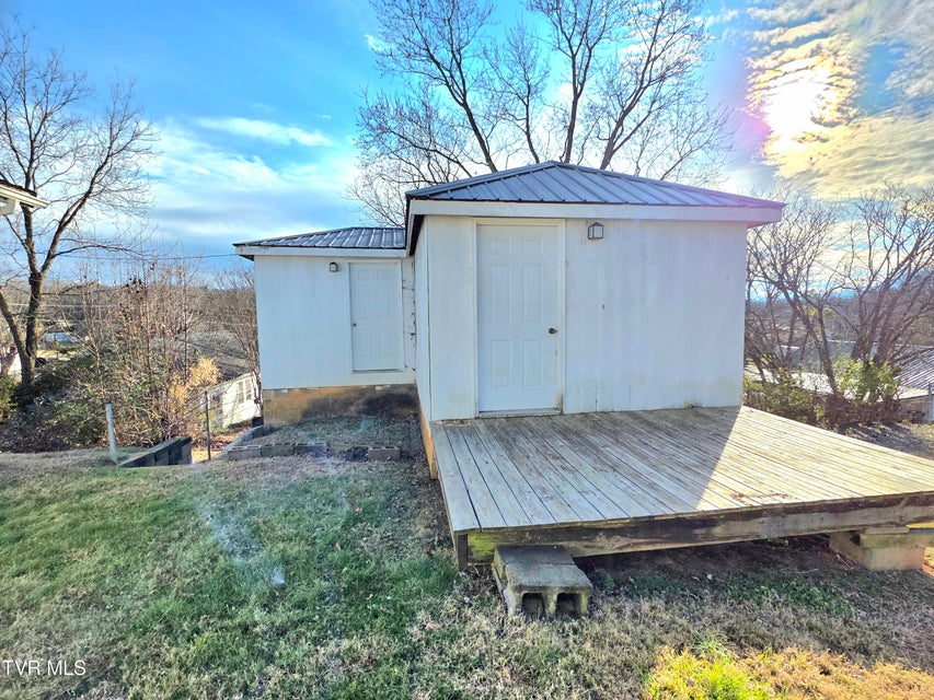 Photo #18: 213 Front Street