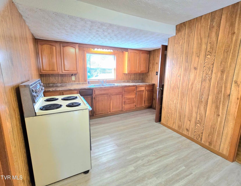 Photo #9: 213 Front Street