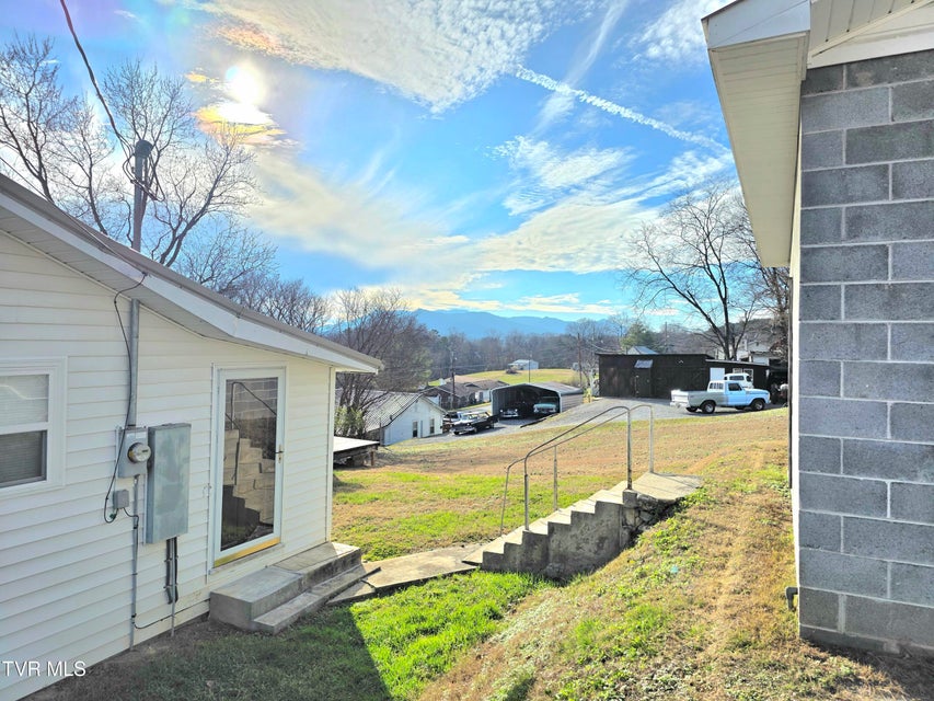 Photo #26: 213 Front Street