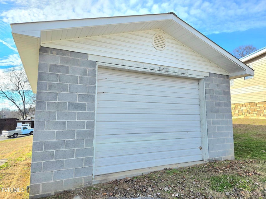 Photo #27: 213 Front Street