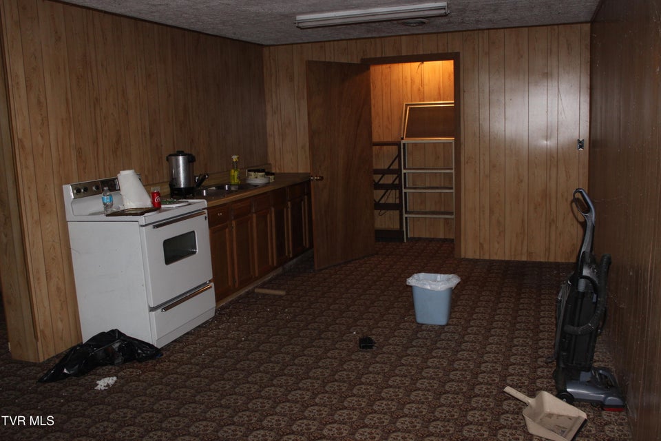 Photo #14: 817 Oakdale Street