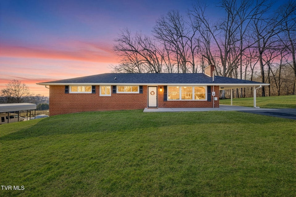 Photo #36: 128 Thompson Street