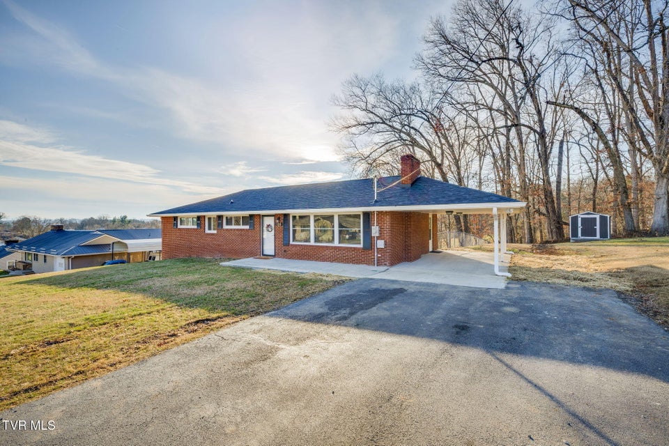 Photo #2: 128 Thompson Street