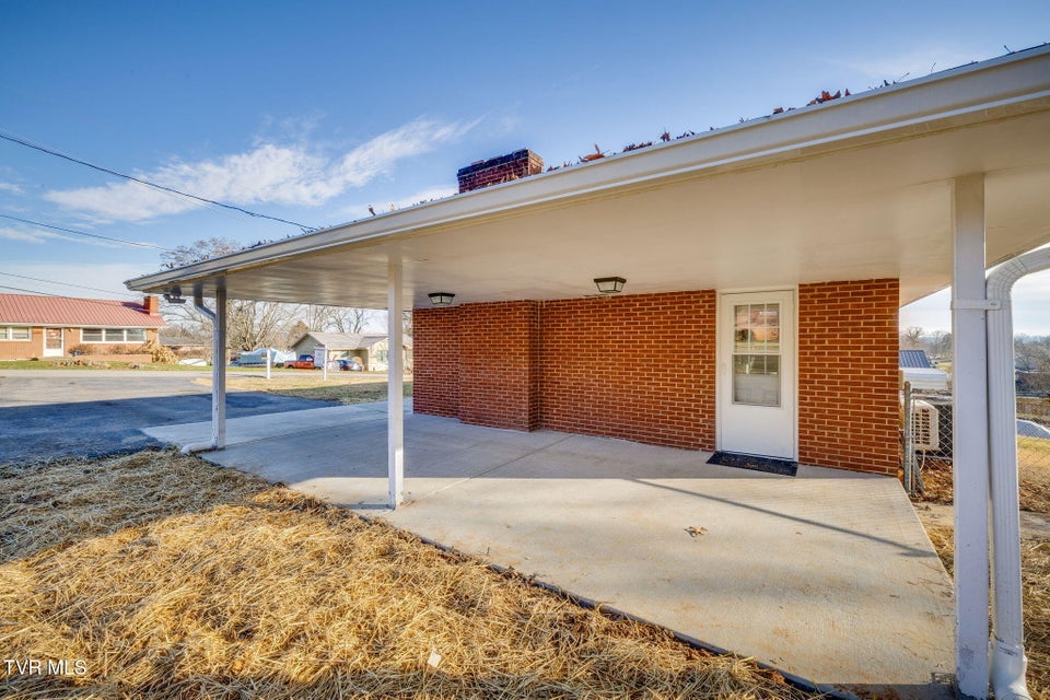 Photo #37: 128 Thompson Street