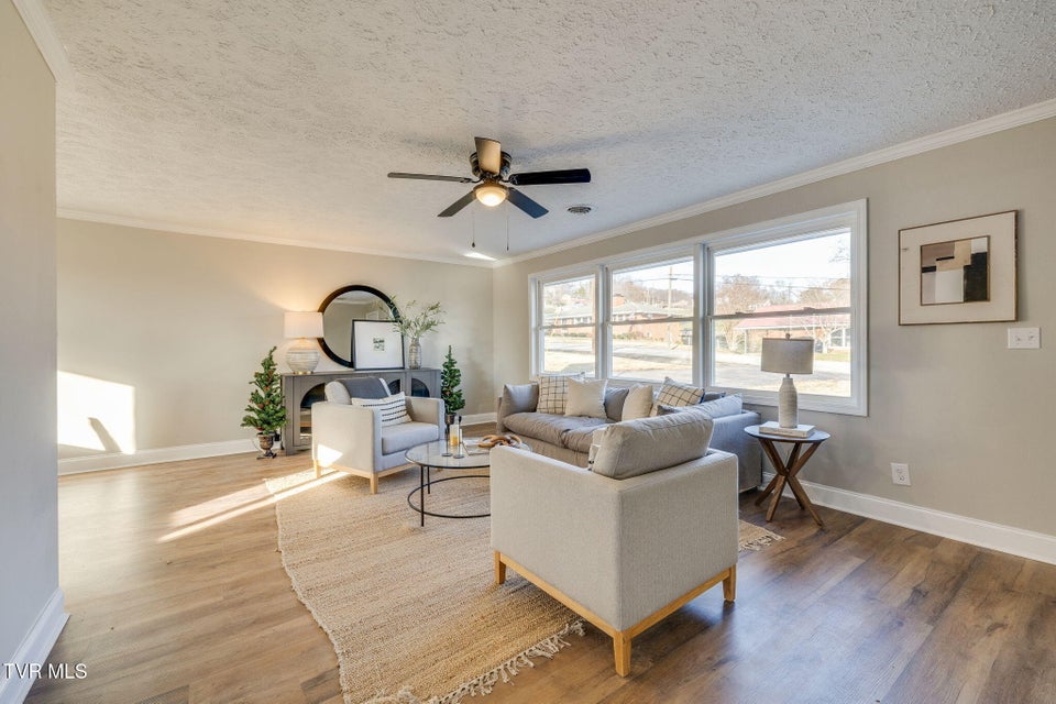 Photo #8: 128 Thompson Street