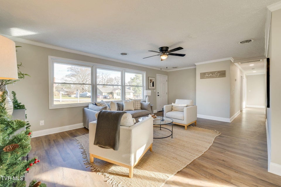 Photo #9: 128 Thompson Street