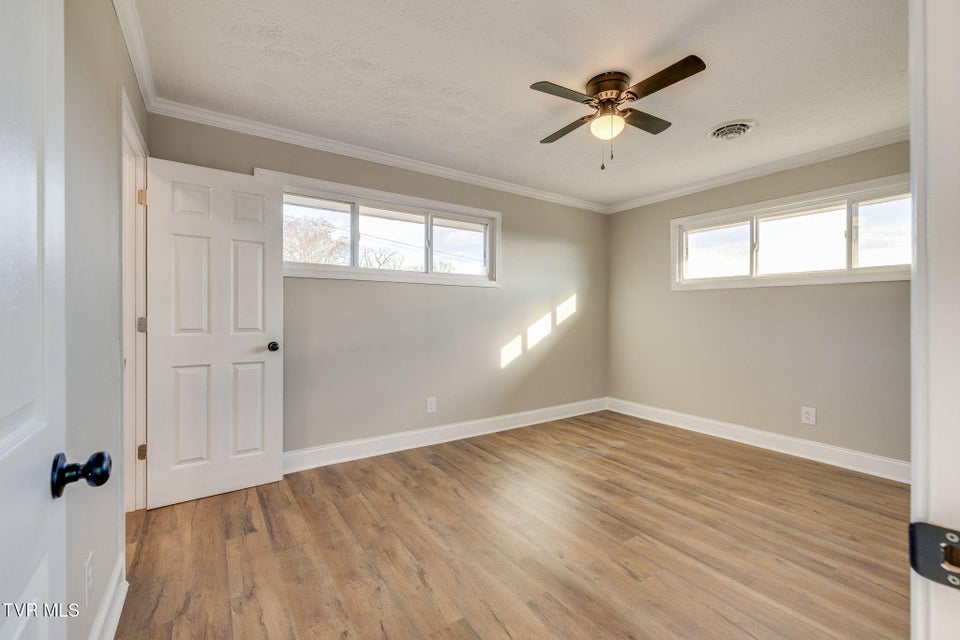 Photo #14: 128 Thompson Street