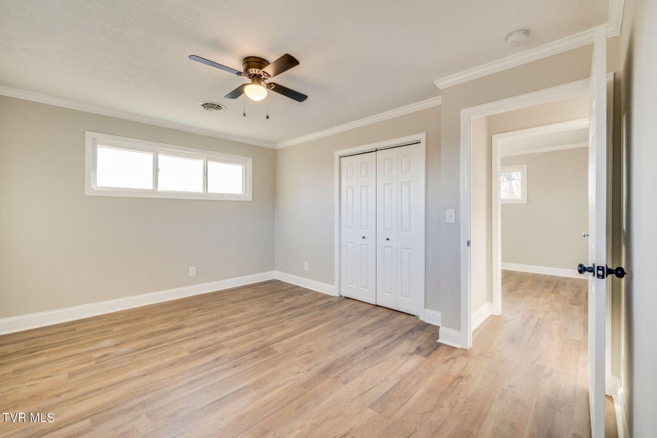 Photo #15: 128 Thompson Street