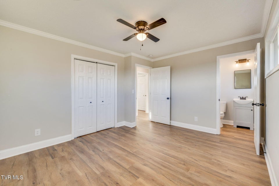 Photo #16: 128 Thompson Street