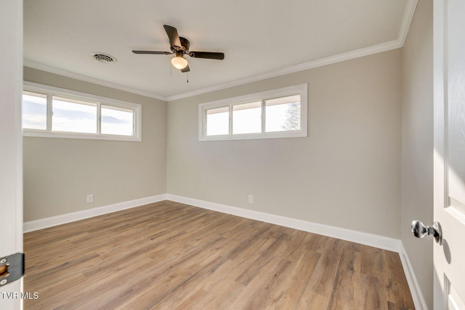 Photo #18: 128 Thompson Street